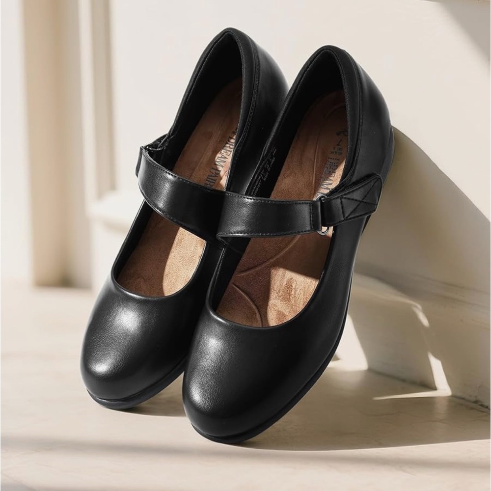 Dream Pairs Black Mary Jane Flats - Size 7